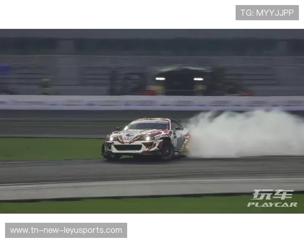 赛车高速失控后惊险救车震撼全场