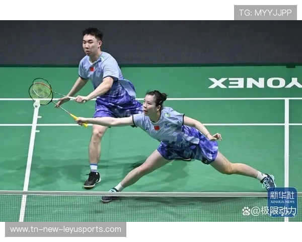 羽毛球国羽双打默契十足轻松取胜
